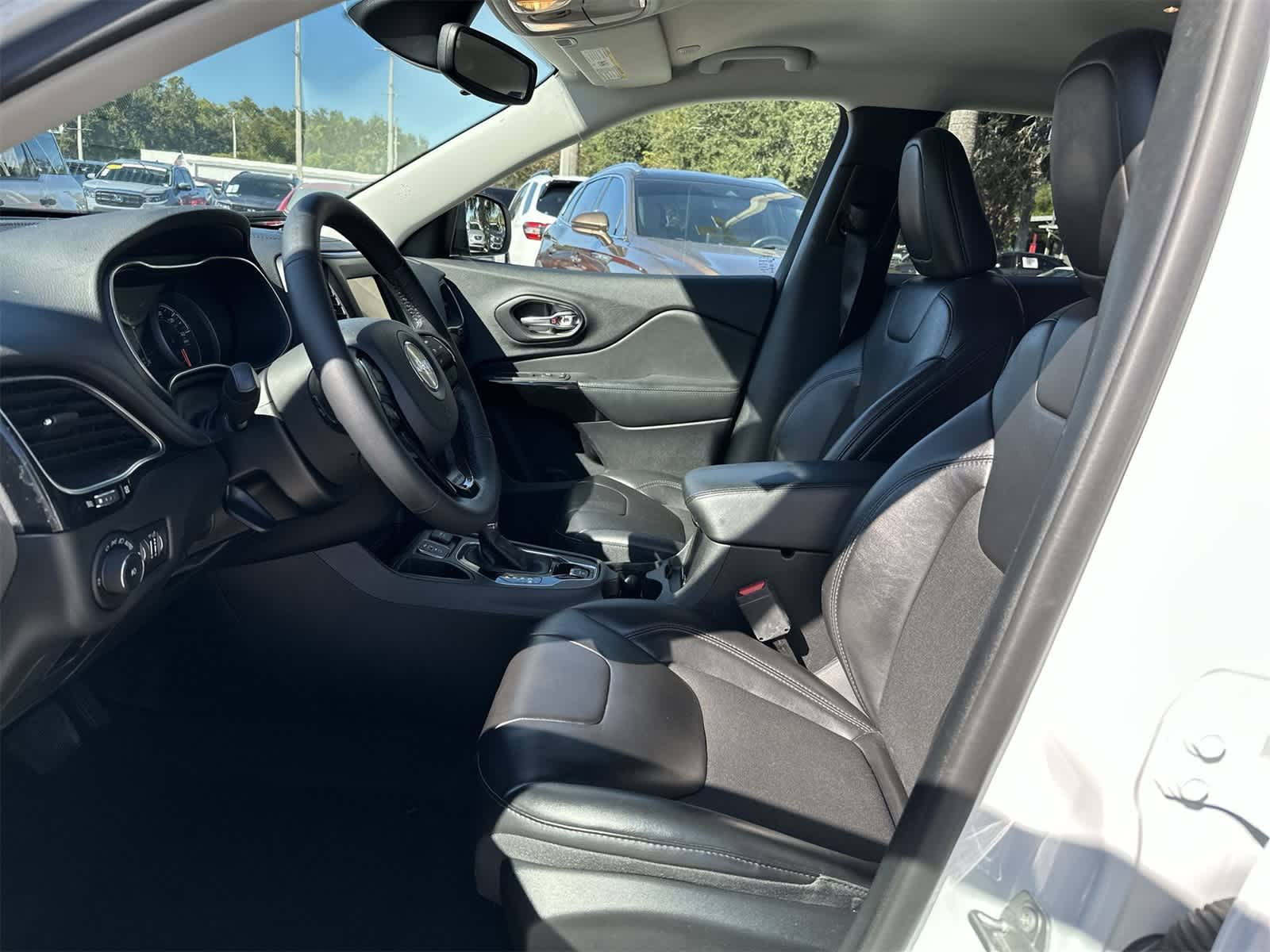 Thumbnail: 2021 Jeep Cherokee - 5