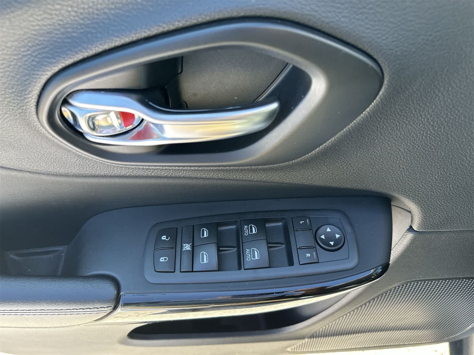 Thumbnail: 2021 Jeep Cherokee - 7