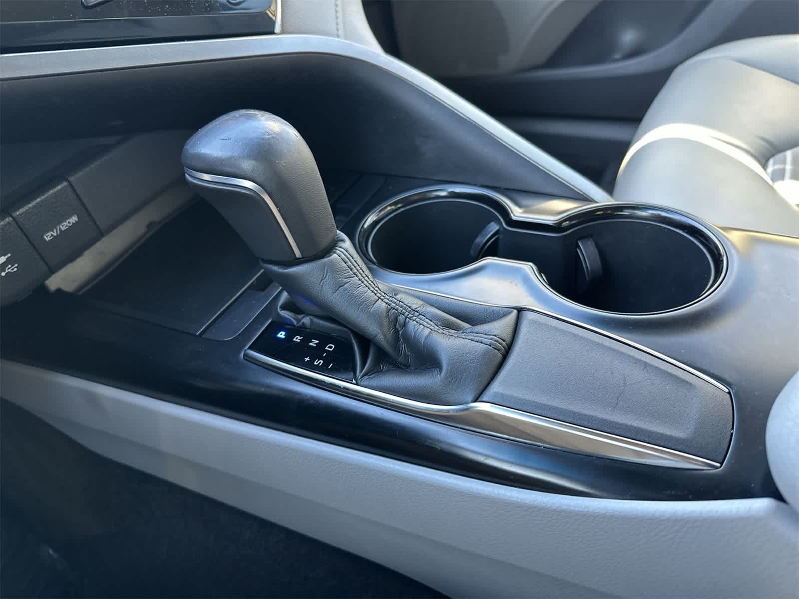 Thumbnail: 2018 Toyota Camry - 15