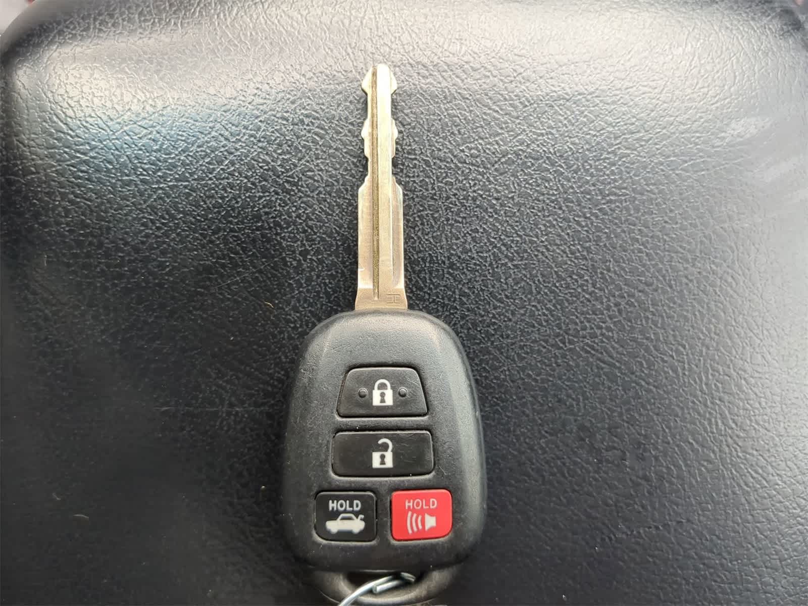 Thumbnail: 2015 Toyota Camry - 25