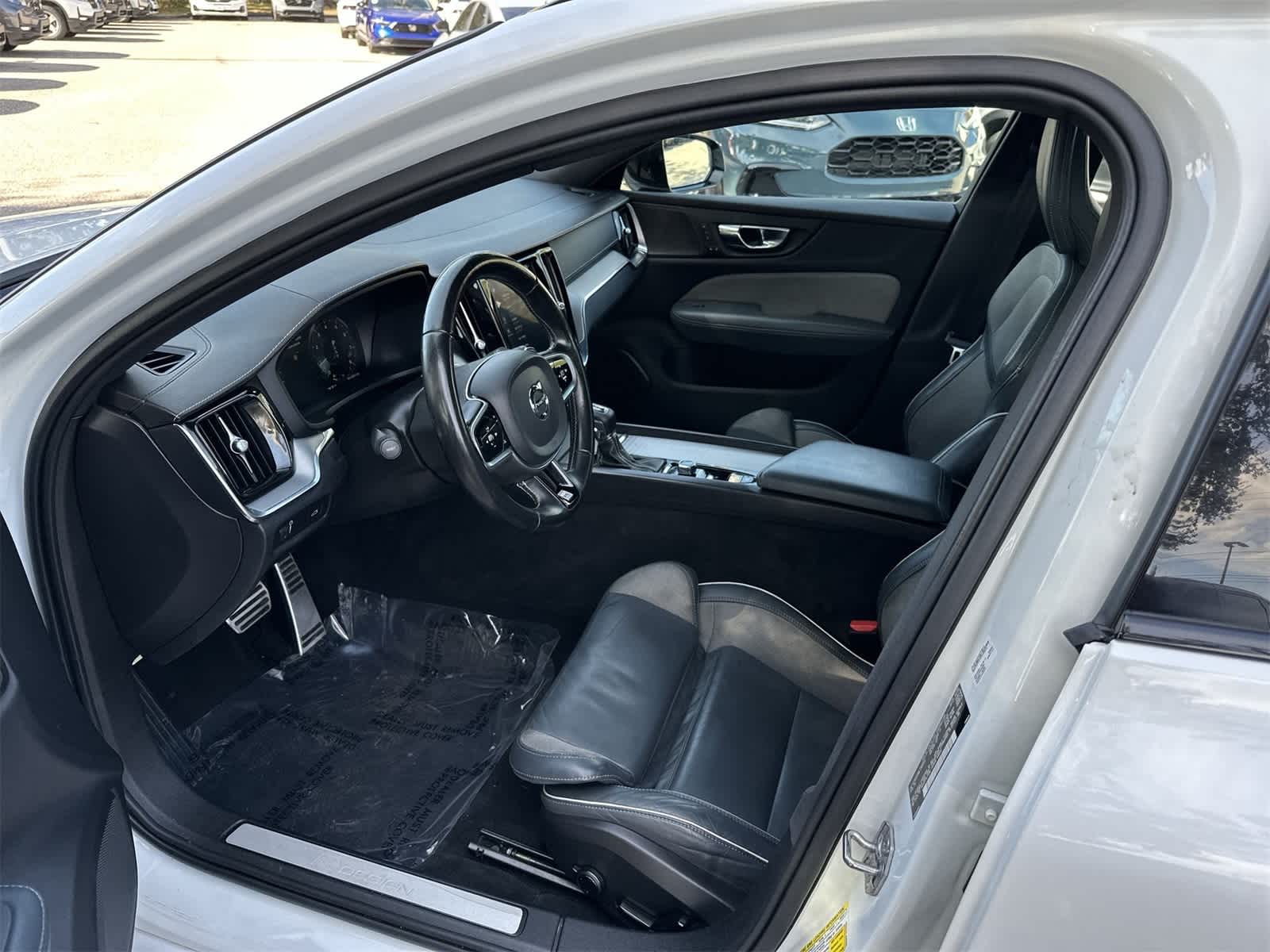 Thumbnail: 2020 Volvo V60 - 2