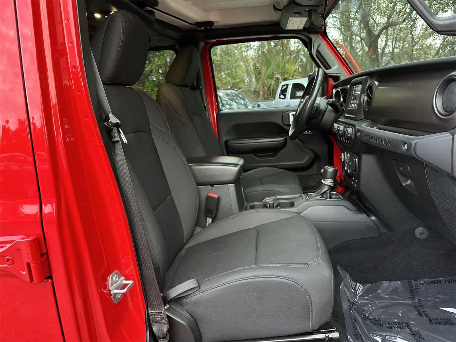 Thumbnail: 2019 Jeep Wrangler - 14