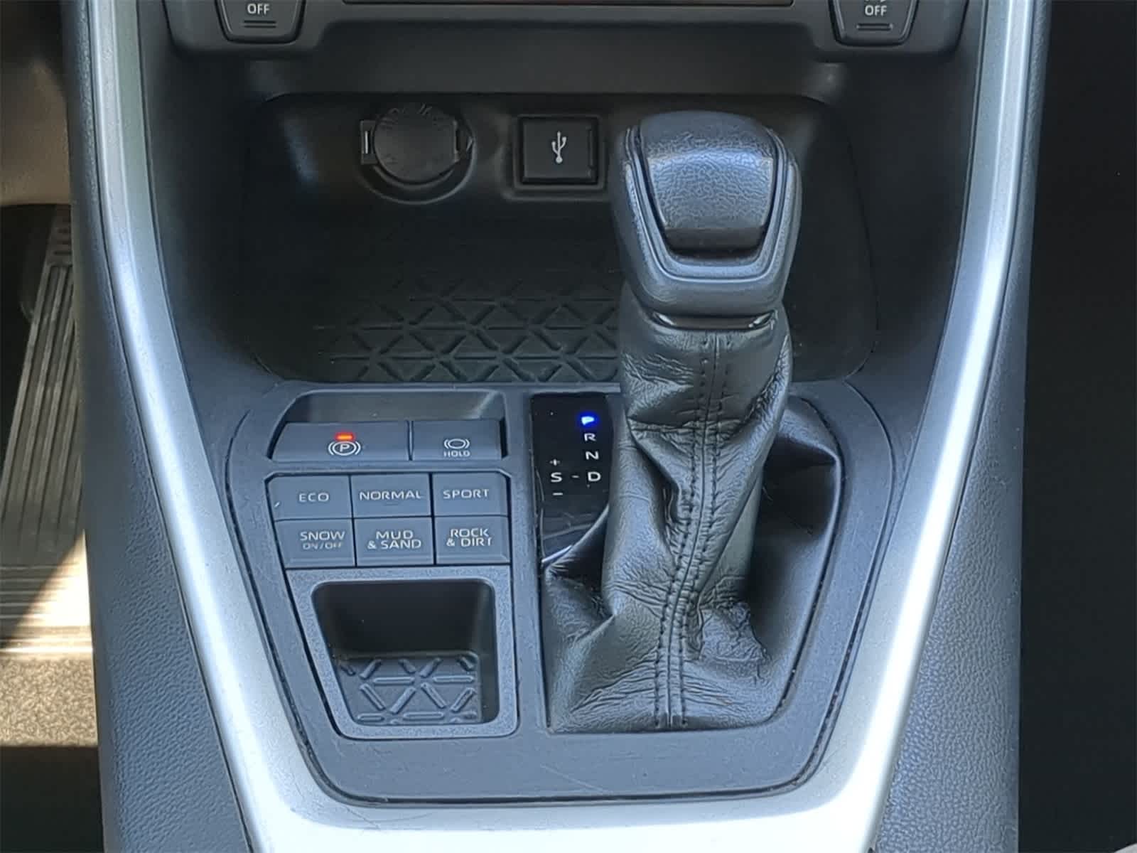 Thumbnail: 2021 Toyota RAV4 - 18