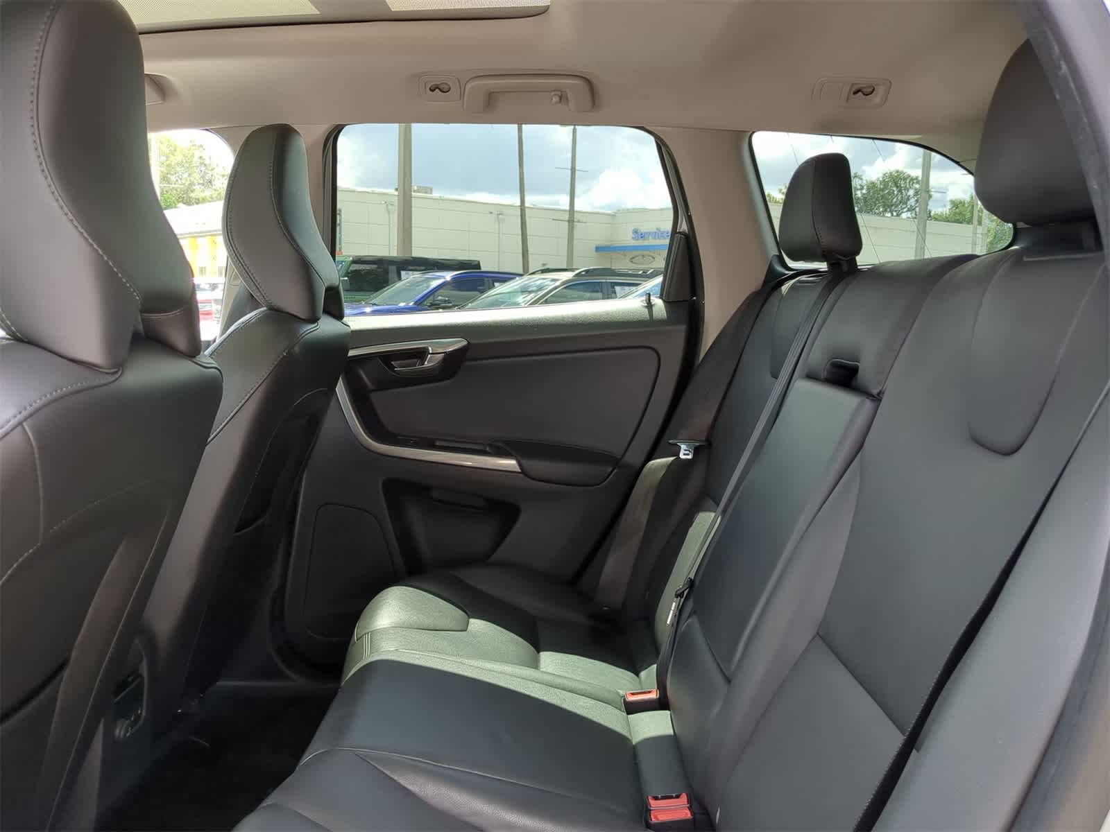 Thumbnail: 2016 Volvo XC60 - 13