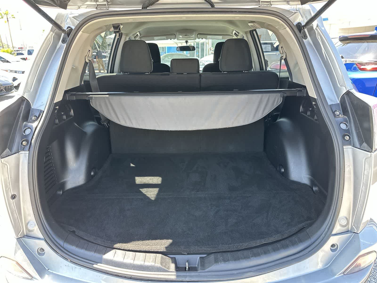 Thumbnail: 2016 Toyota RAV4 - 9