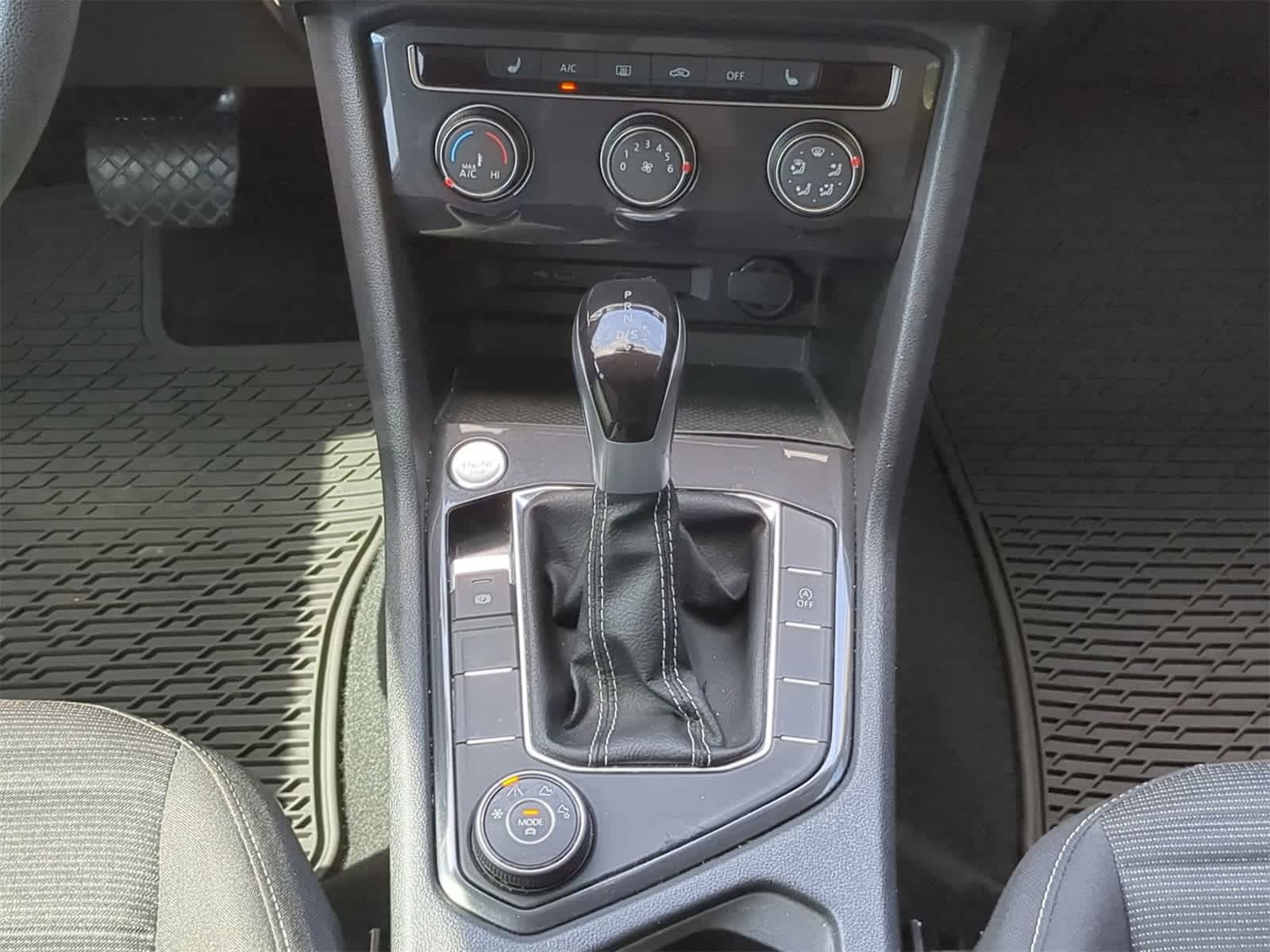 Thumbnail: 2023 Volkswagen Tiguan - 18