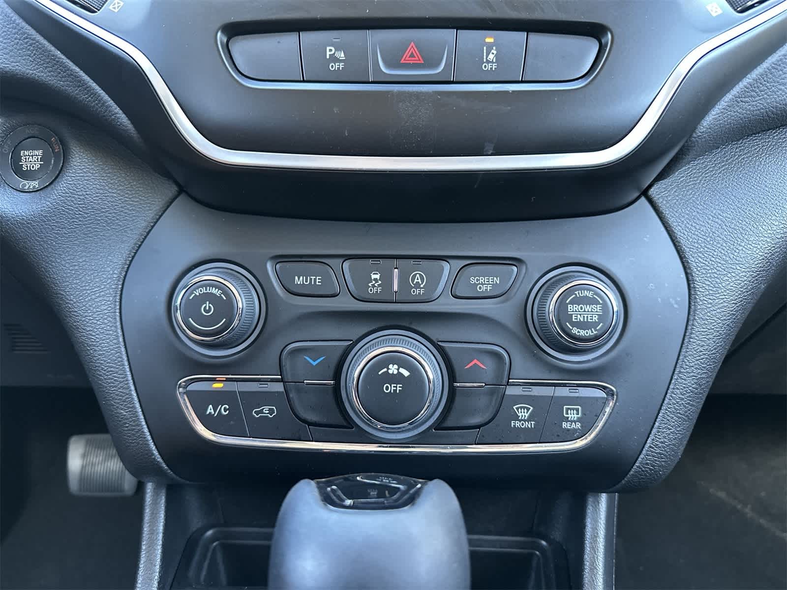 Thumbnail: 2021 Jeep Cherokee - 9