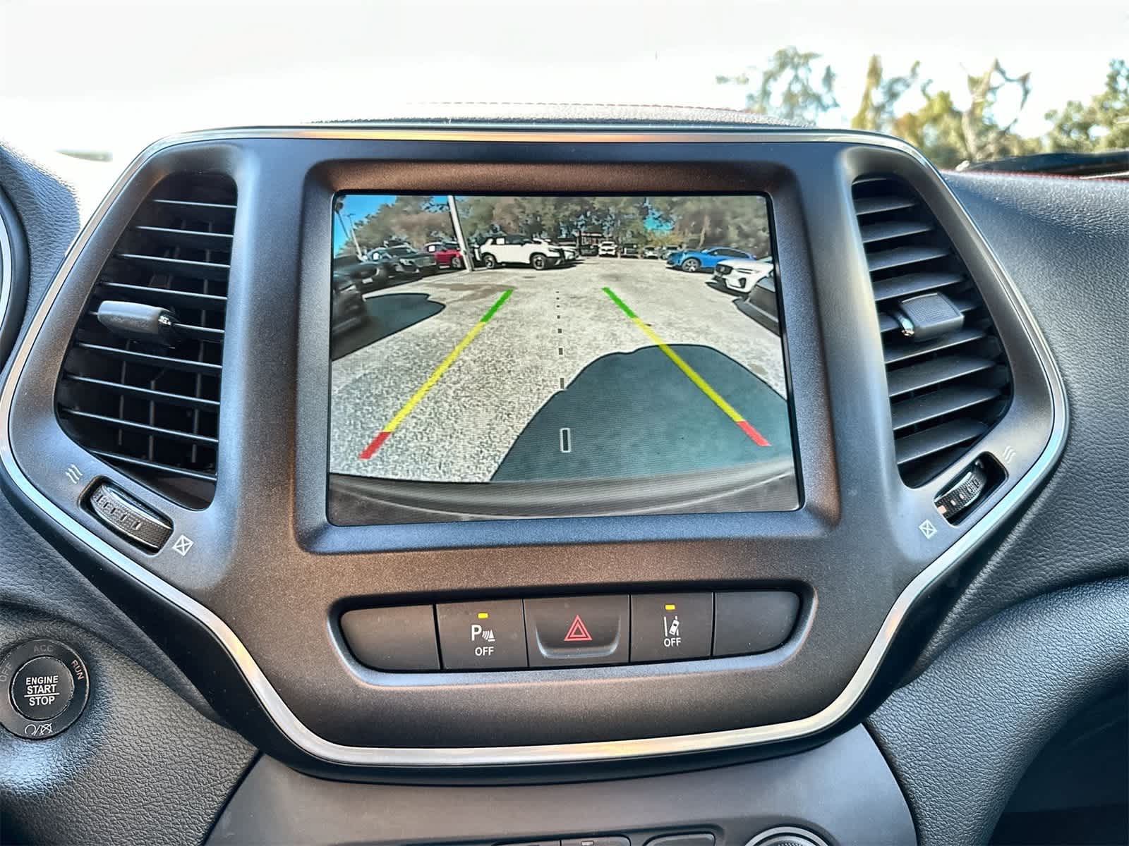 Thumbnail: 2022 Jeep Cherokee - 21