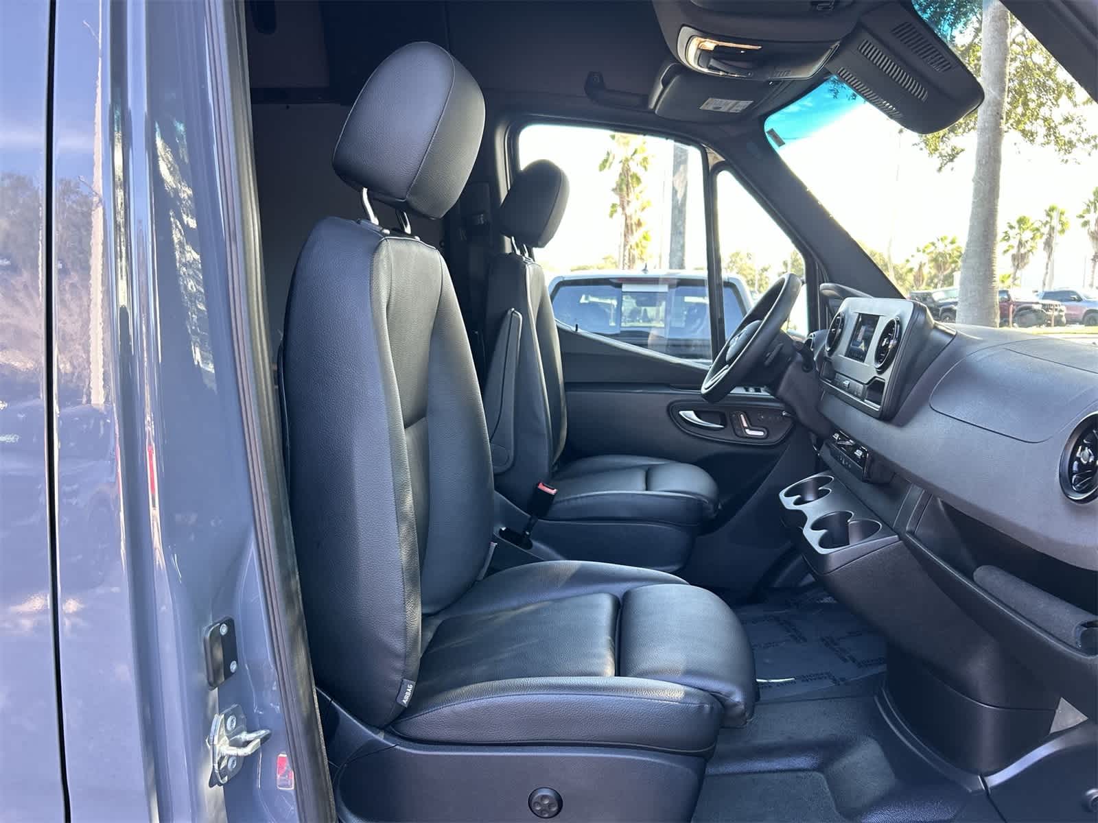 Thumbnail: 2024 Mercedes-Benz Sprinter - 14