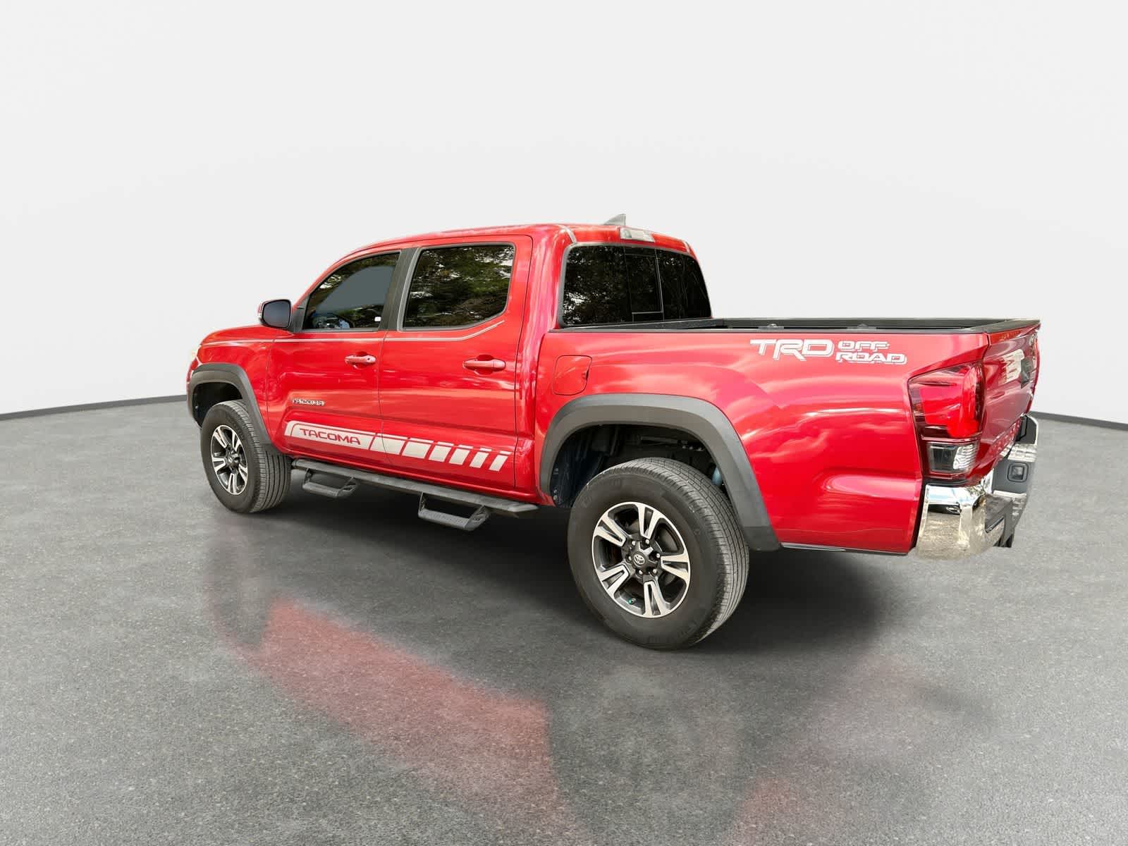 Thumbnail: 2018 Toyota Tacoma - 6