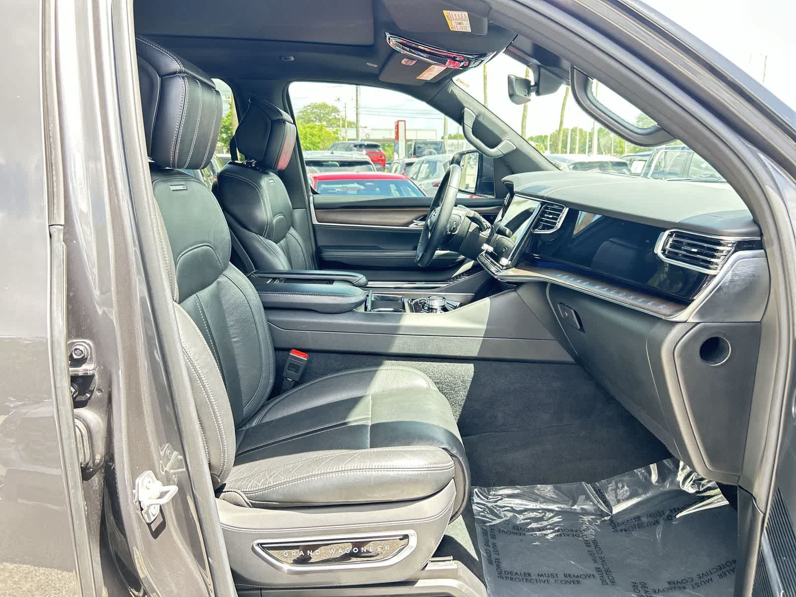 Thumbnail: 2022 Jeep Grand Wagoneer - 14