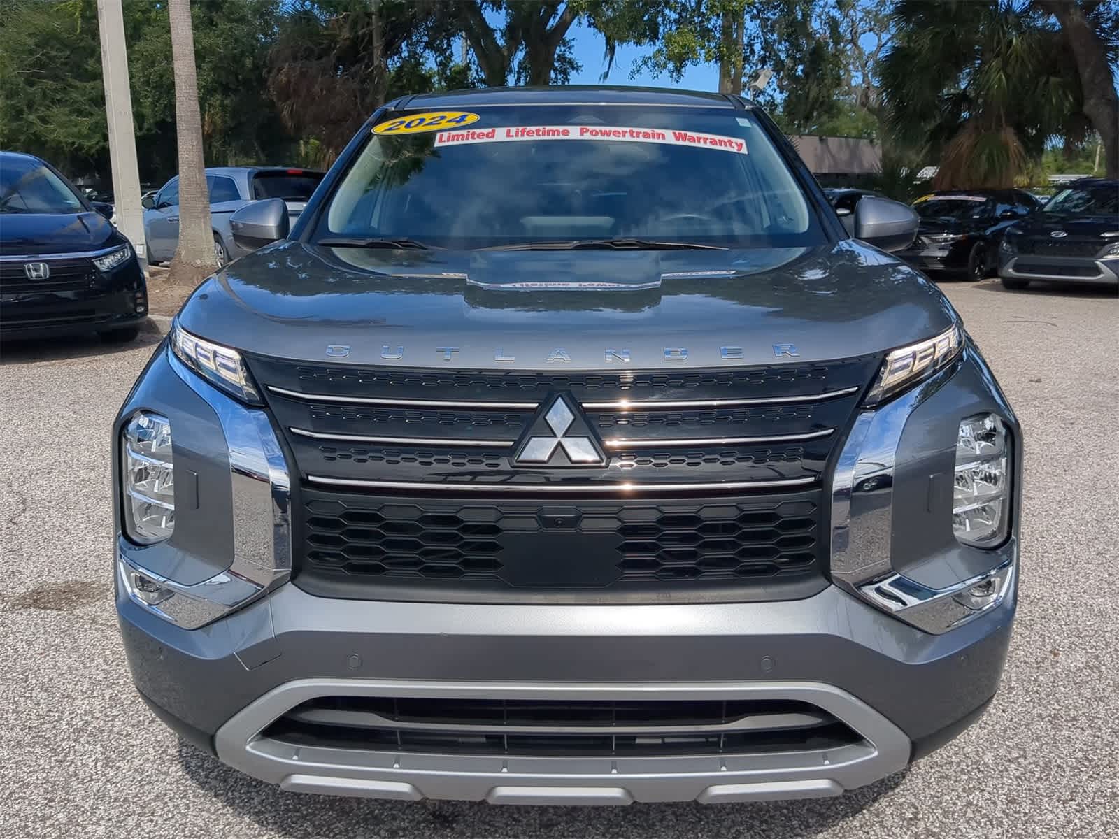 Thumbnail: 2024 Mitsubishi Outlander - 9