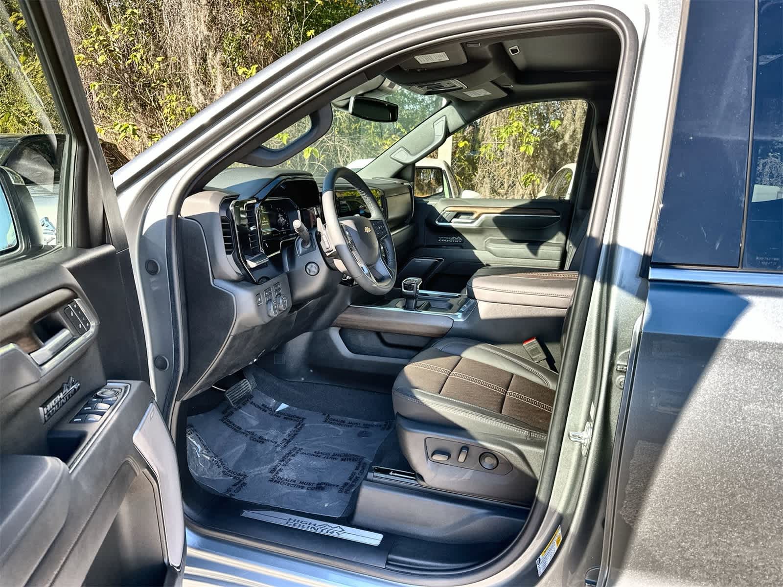 Thumbnail: 2025 Chevrolet Silverado 1500 - 2