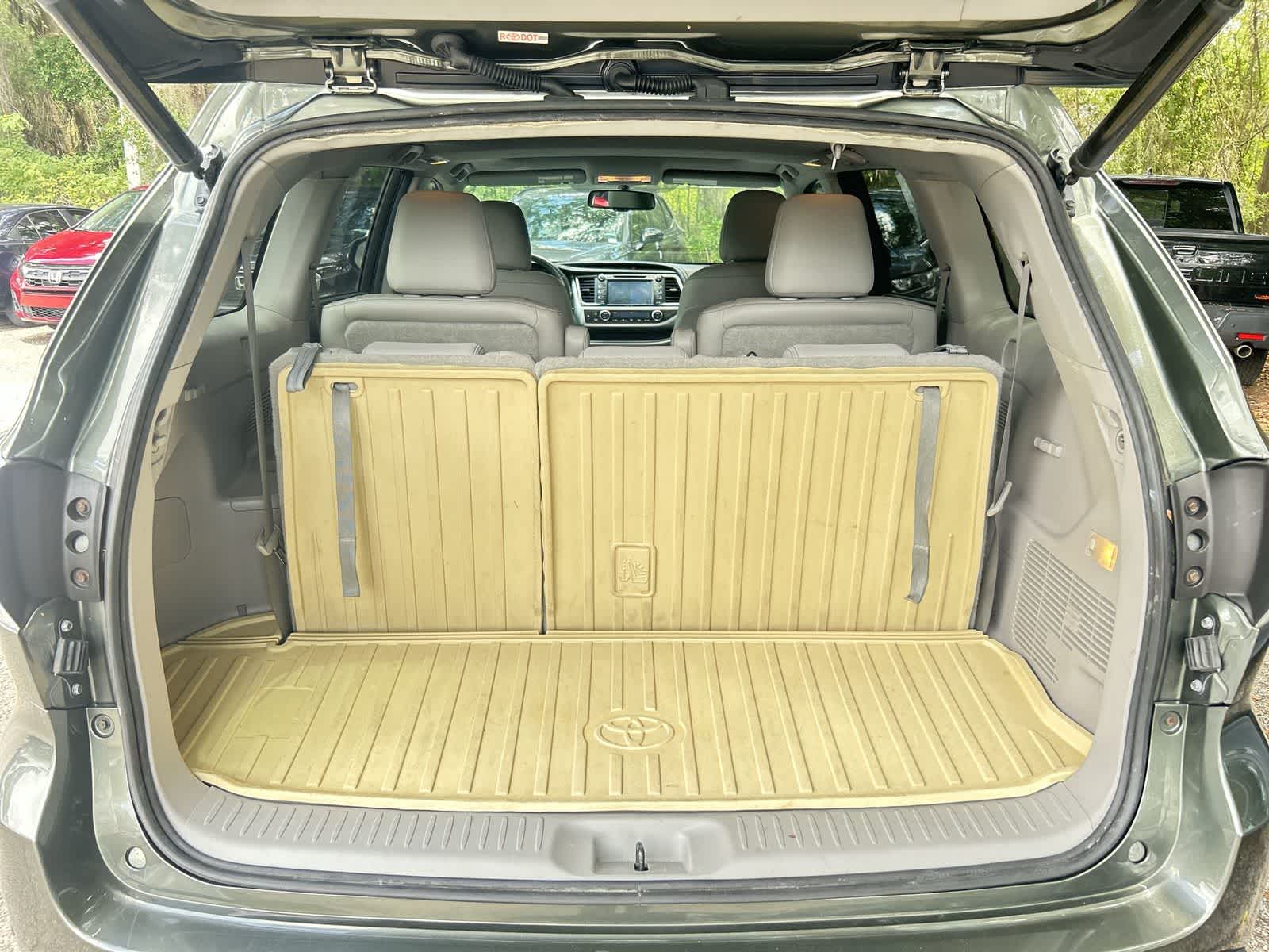 Thumbnail: 2014 Toyota Highlander - 9