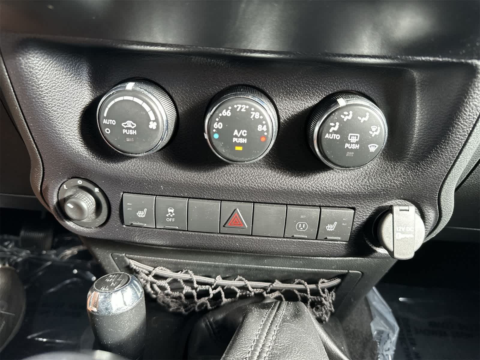 Thumbnail: 2015 Jeep Wrangler - 9