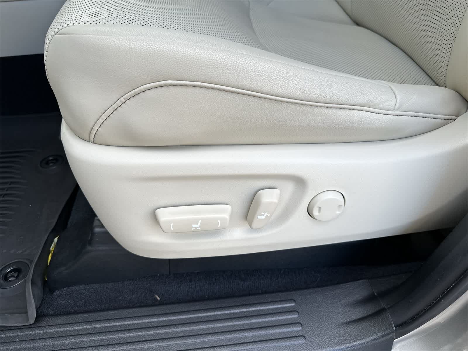 Thumbnail: 2023 Lexus GX - 6