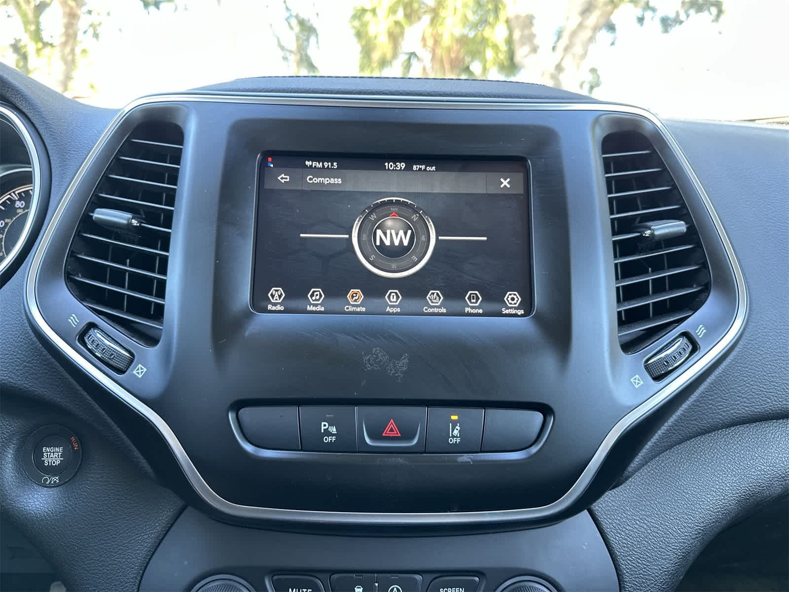 Thumbnail: 2021 Jeep Cherokee - 12