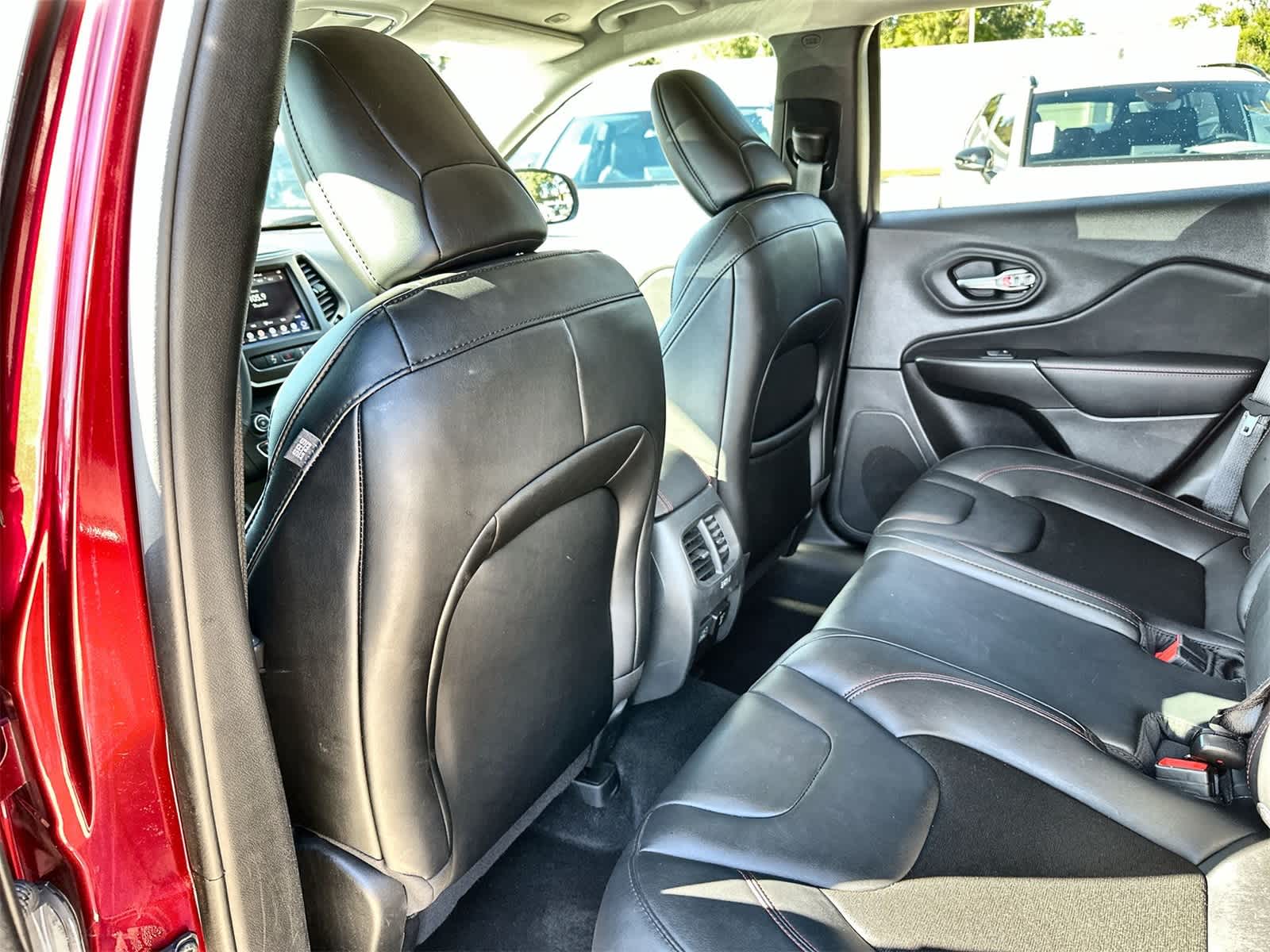 Thumbnail: 2022 Jeep Cherokee - 12