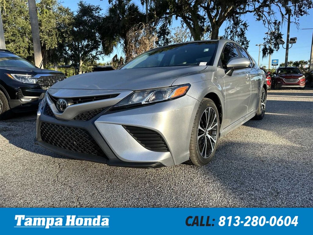 Used 2018 Toyota Camry SE Sedan