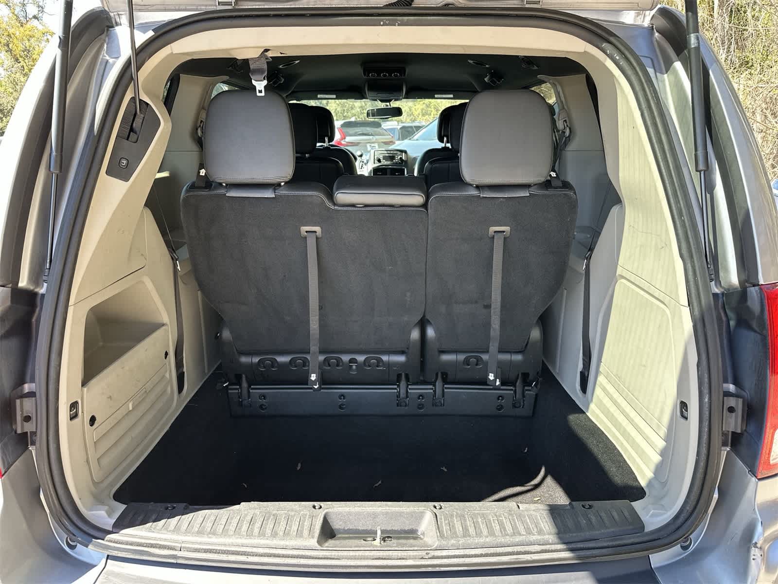 Thumbnail: 2017 Dodge Grand Caravan - 9