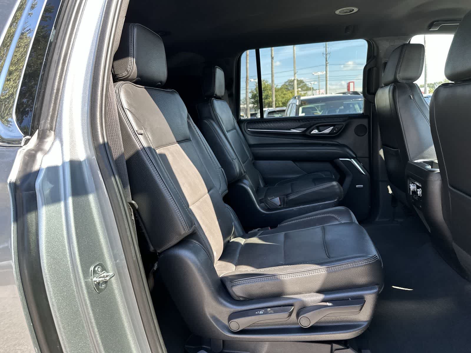 Thumbnail: 2023 GMC Yukon XL - 13