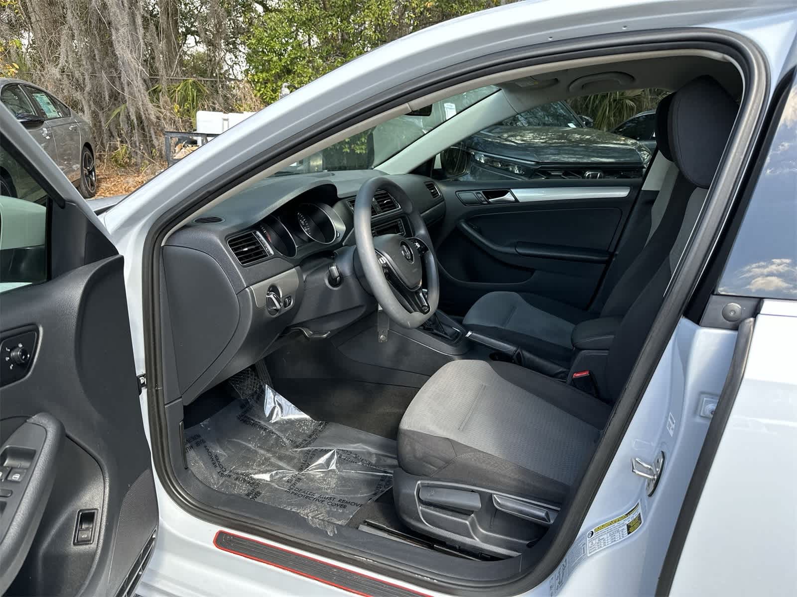 Thumbnail: 2017 Volkswagen Jetta - 2