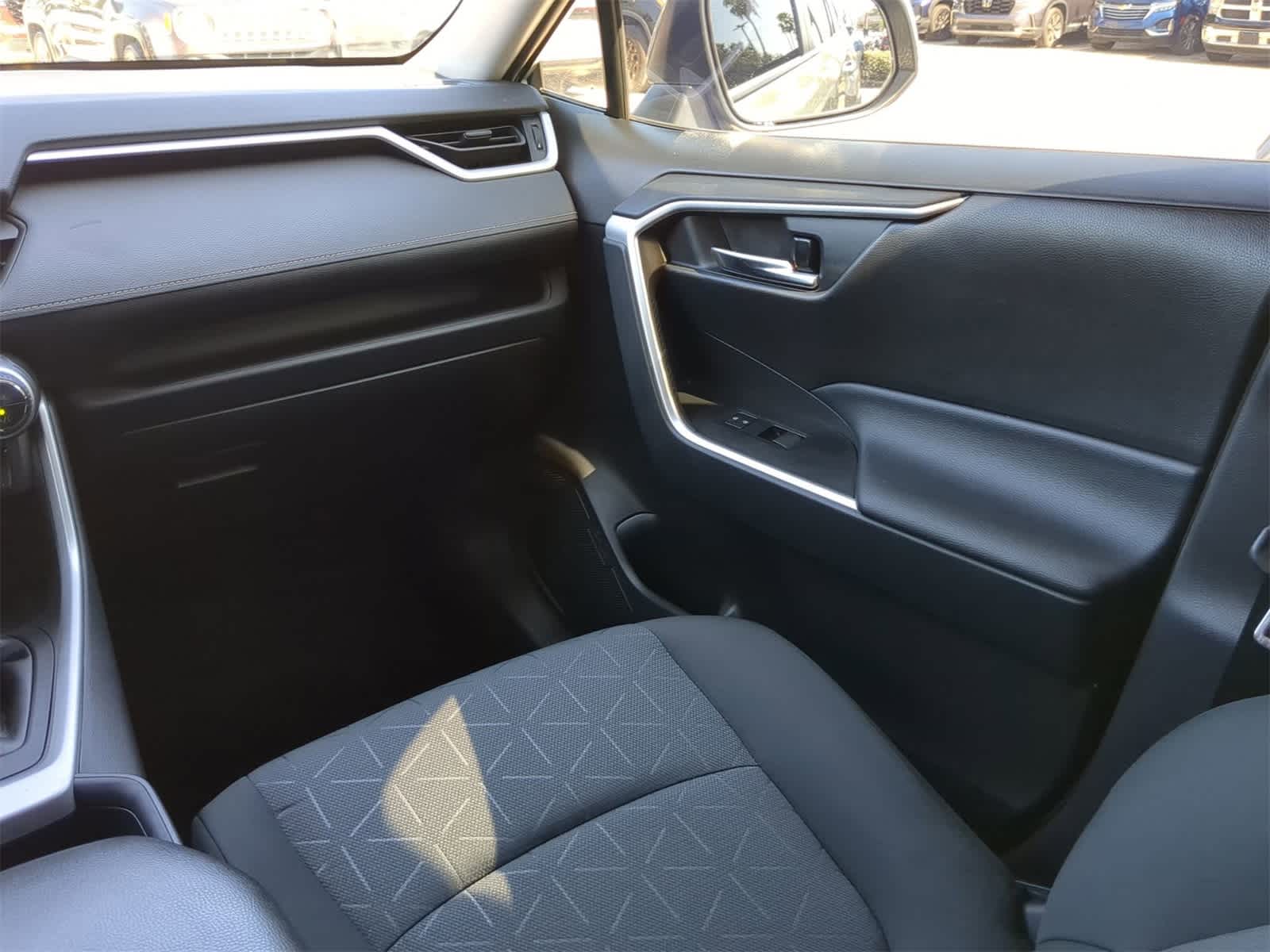 Thumbnail: 2021 Toyota RAV4 - 17