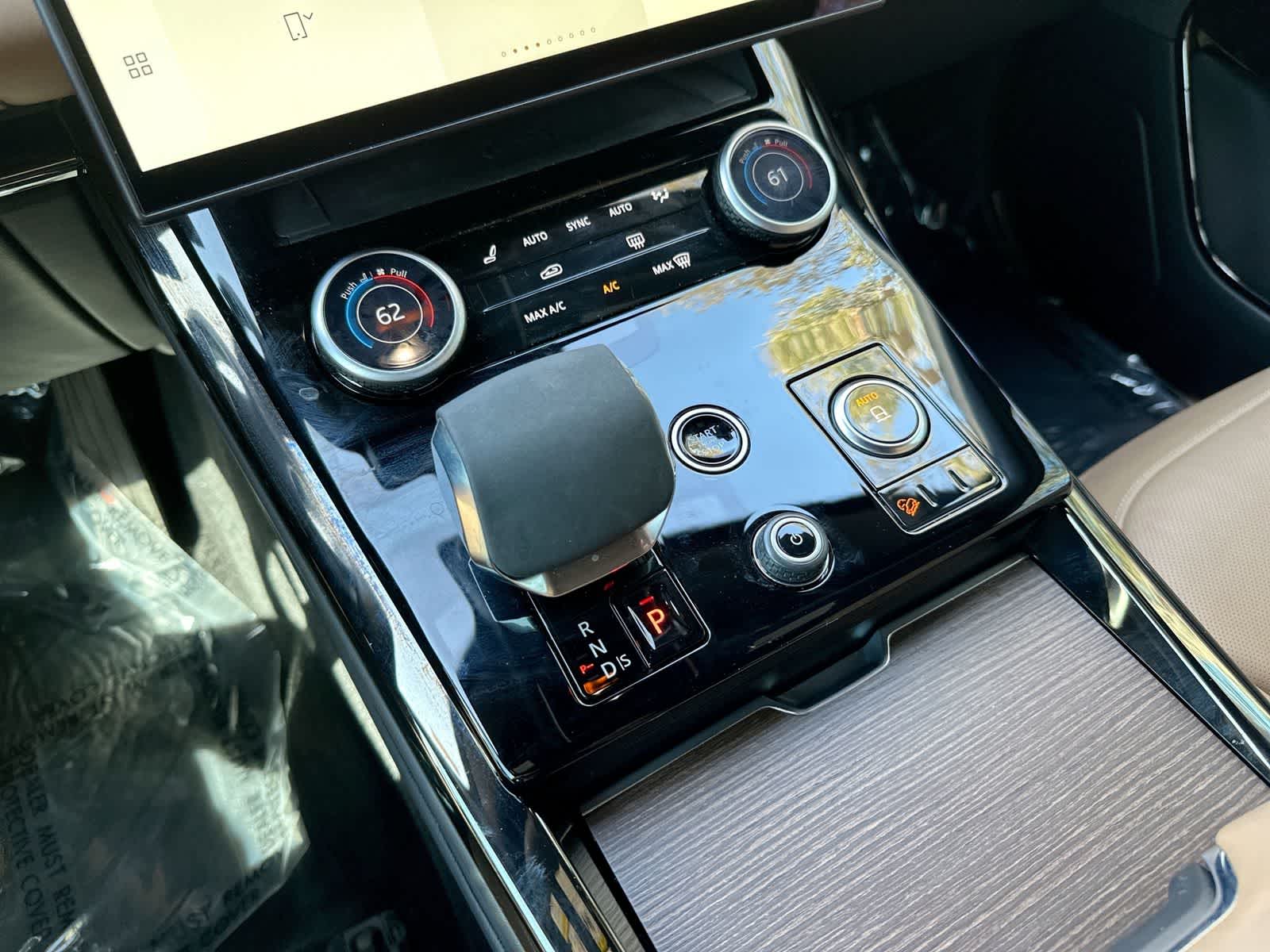 Thumbnail: 2023 Land Rover Range Rover Sport - 16