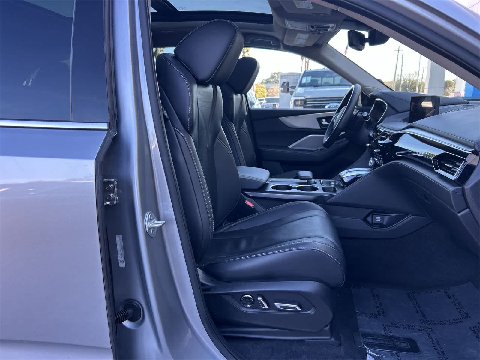 Thumbnail: 2023 Acura MDX - 14