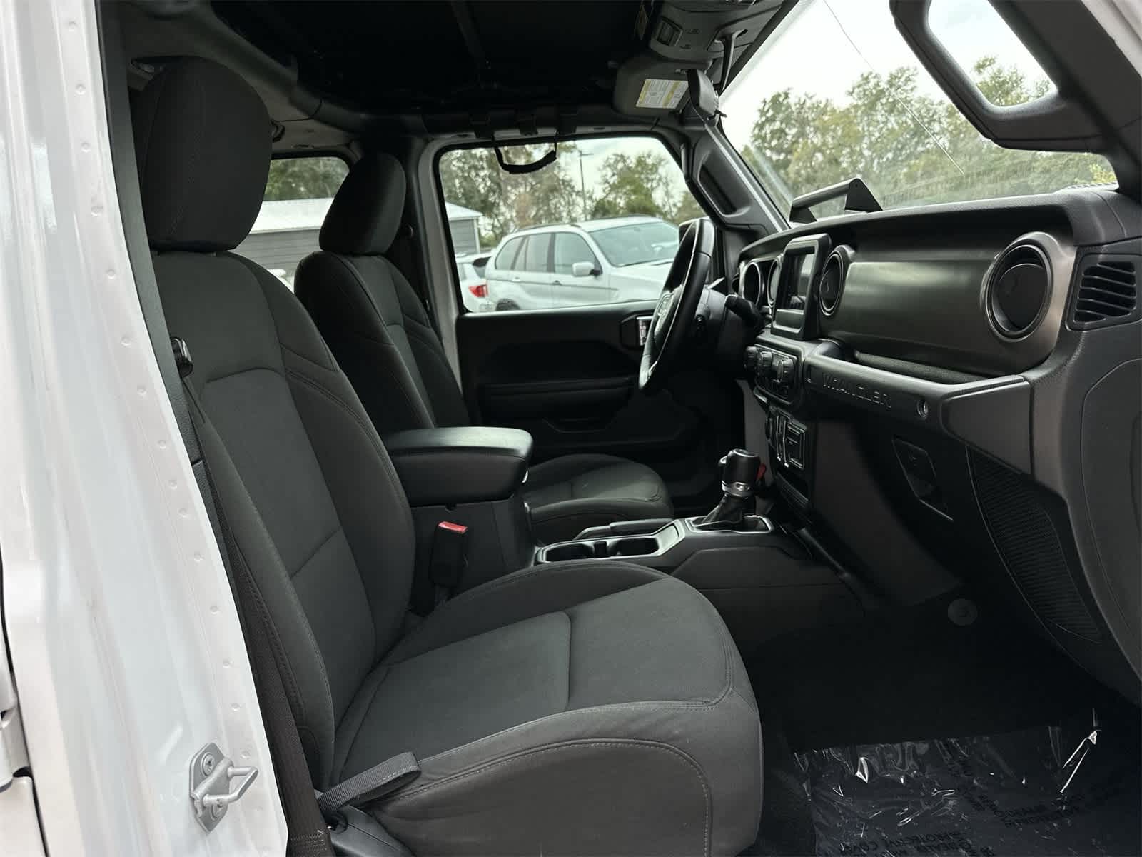 Thumbnail: 2018 Jeep Wrangler - 14