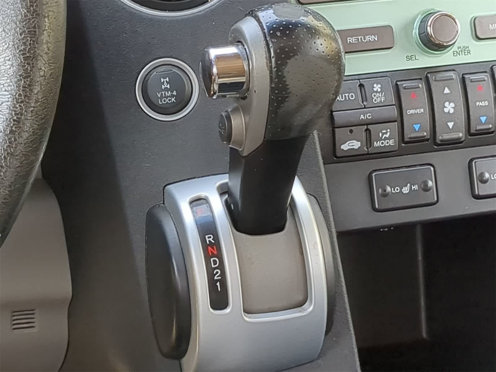 Thumbnail: 2011 Honda Pilot - 19