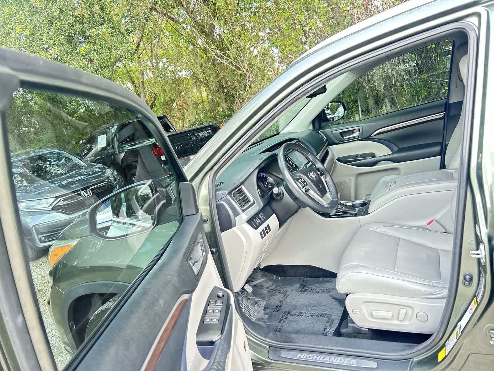Thumbnail: 2014 Toyota Highlander - 10