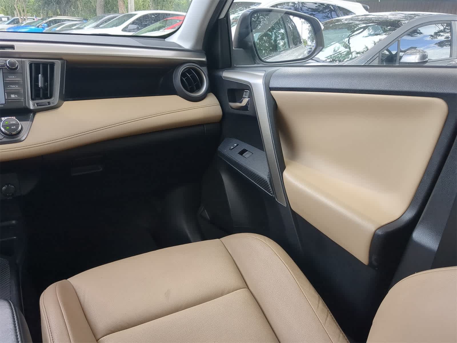 Thumbnail: 2015 Toyota RAV4 - 16