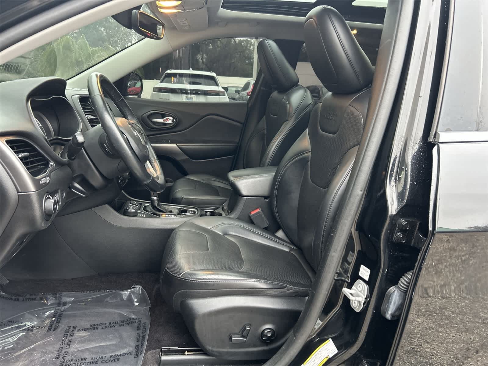 Thumbnail: 2019 Jeep Cherokee - 11