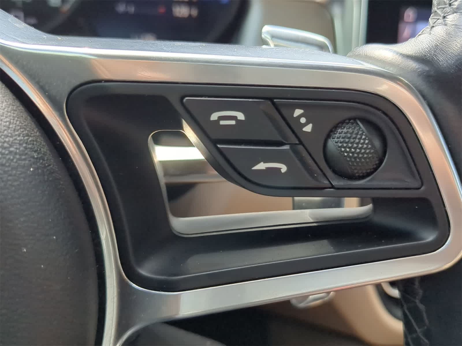 Thumbnail: 2020 Porsche Macan - 25