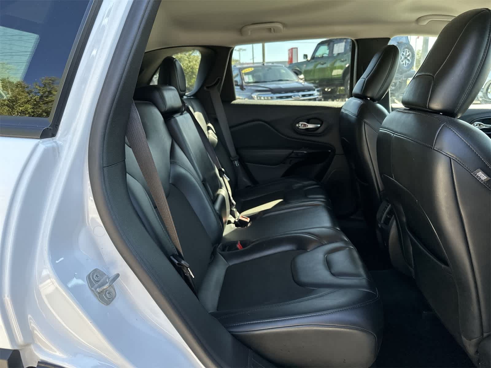 Thumbnail: 2021 Jeep Cherokee - 18