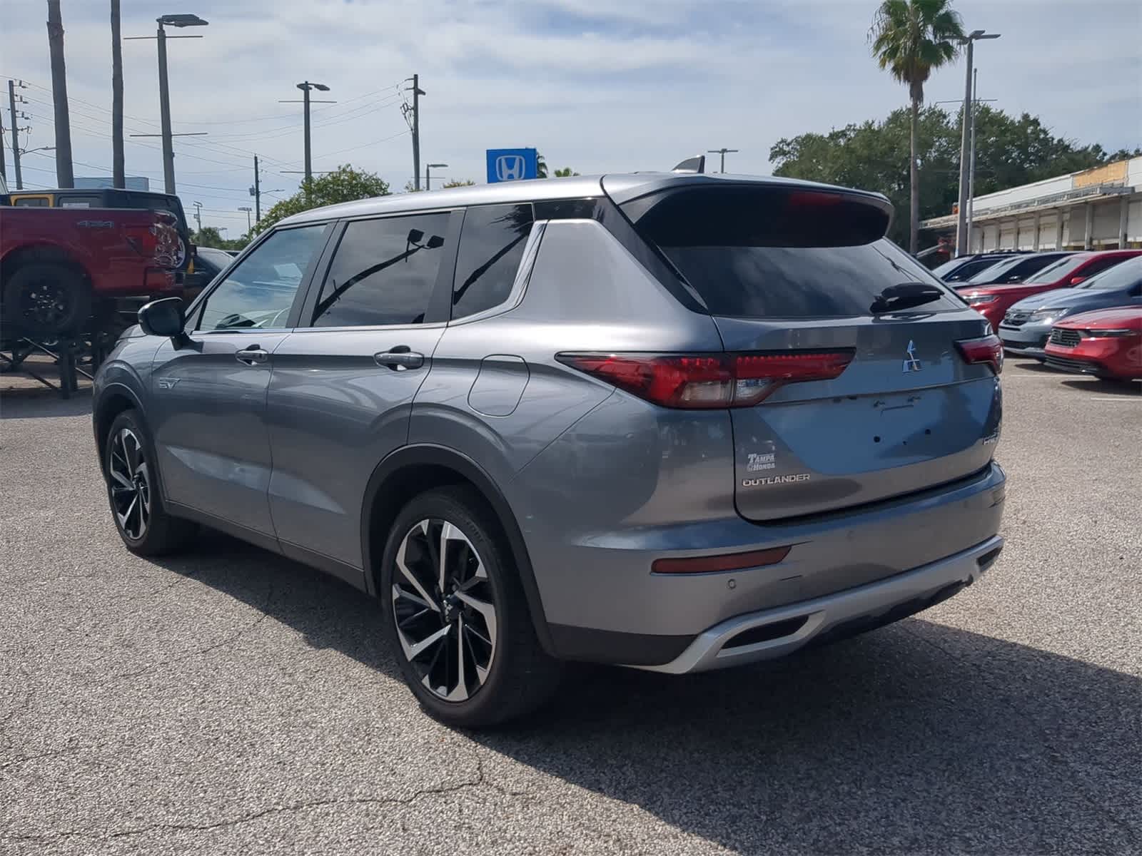 Thumbnail: 2024 Mitsubishi Outlander - 4
