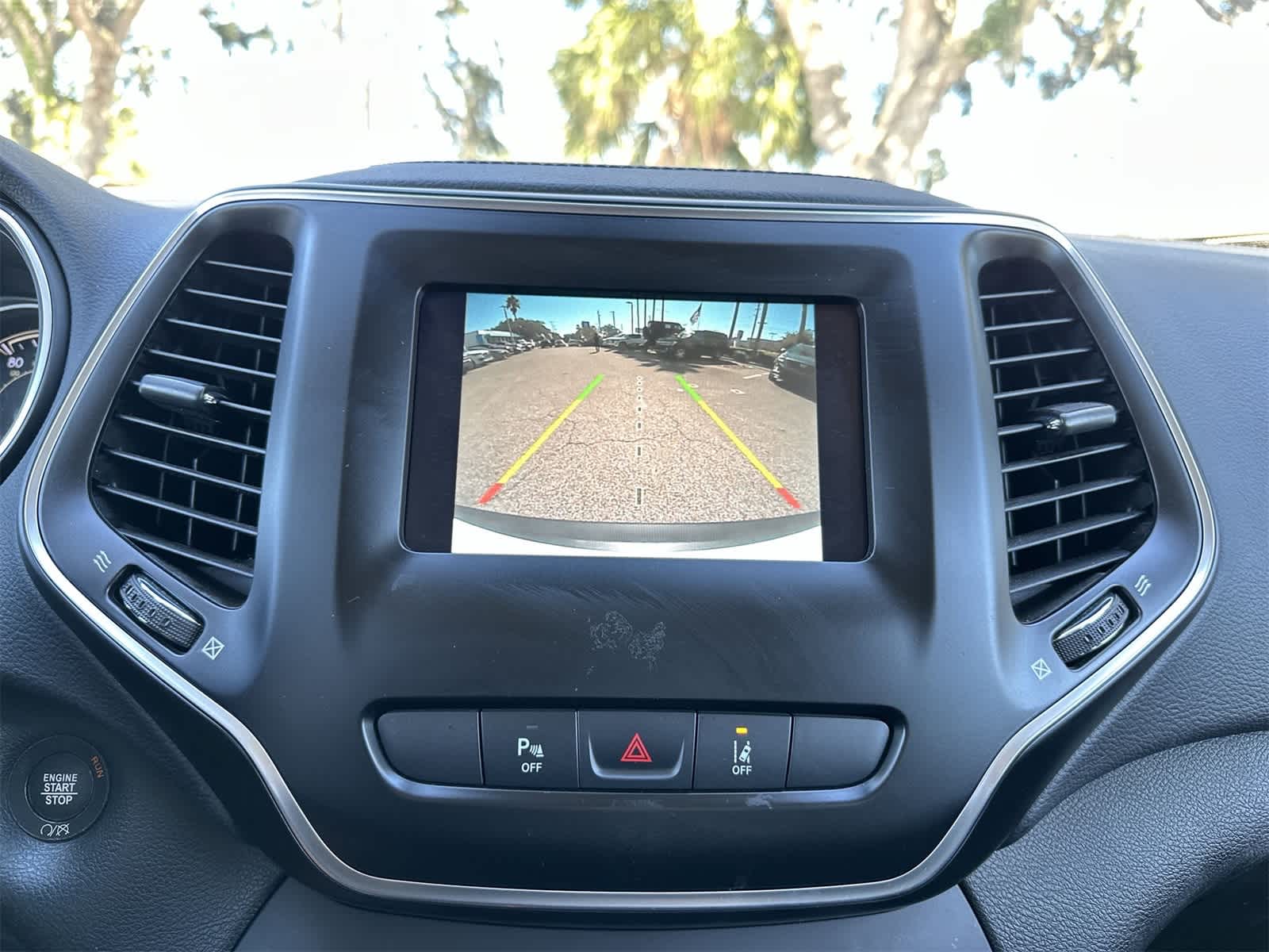 Thumbnail: 2021 Jeep Cherokee - 17