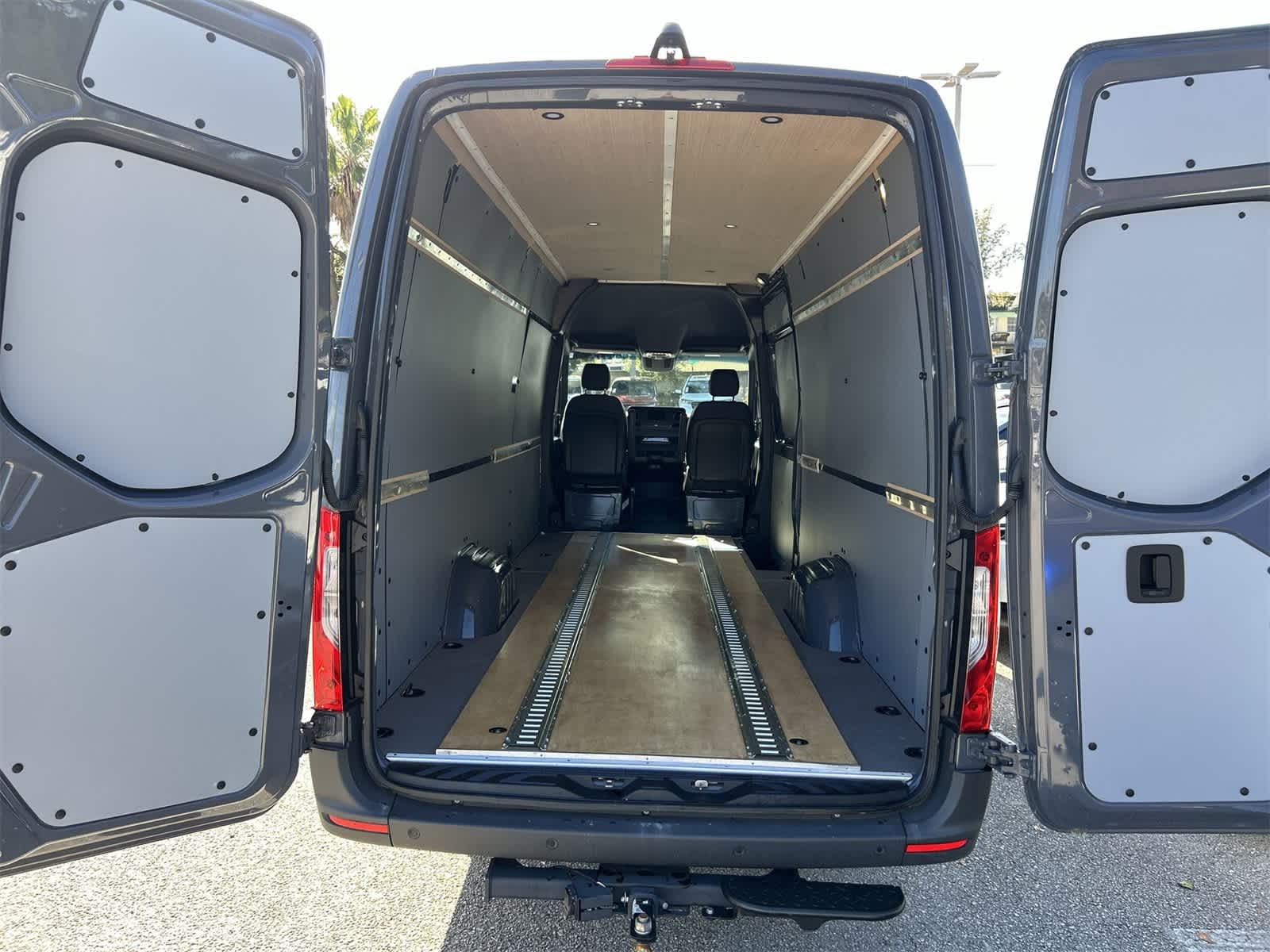 Thumbnail: 2024 Mercedes-Benz Sprinter - 19