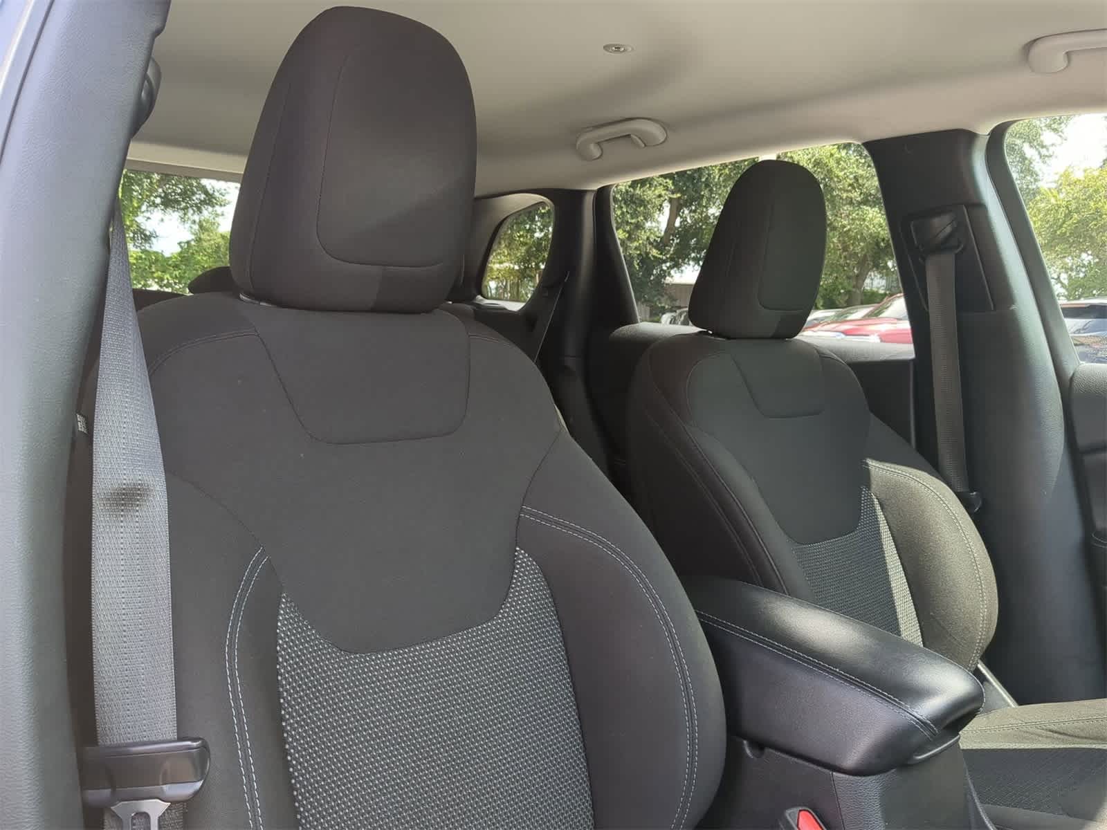 Thumbnail: 2021 Jeep Cherokee - 8