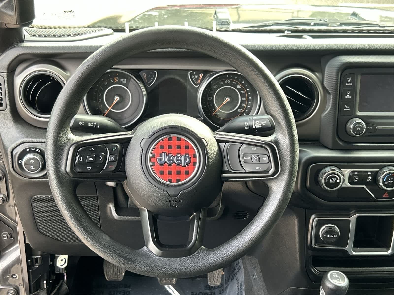 Thumbnail: 2021 Jeep Gladiator - 15