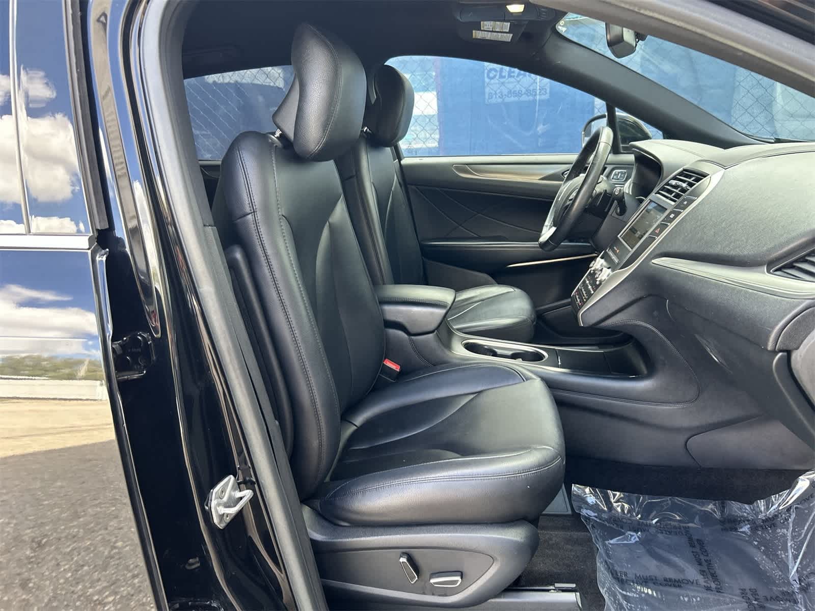 Thumbnail: 2017 Lincoln MKC - 16