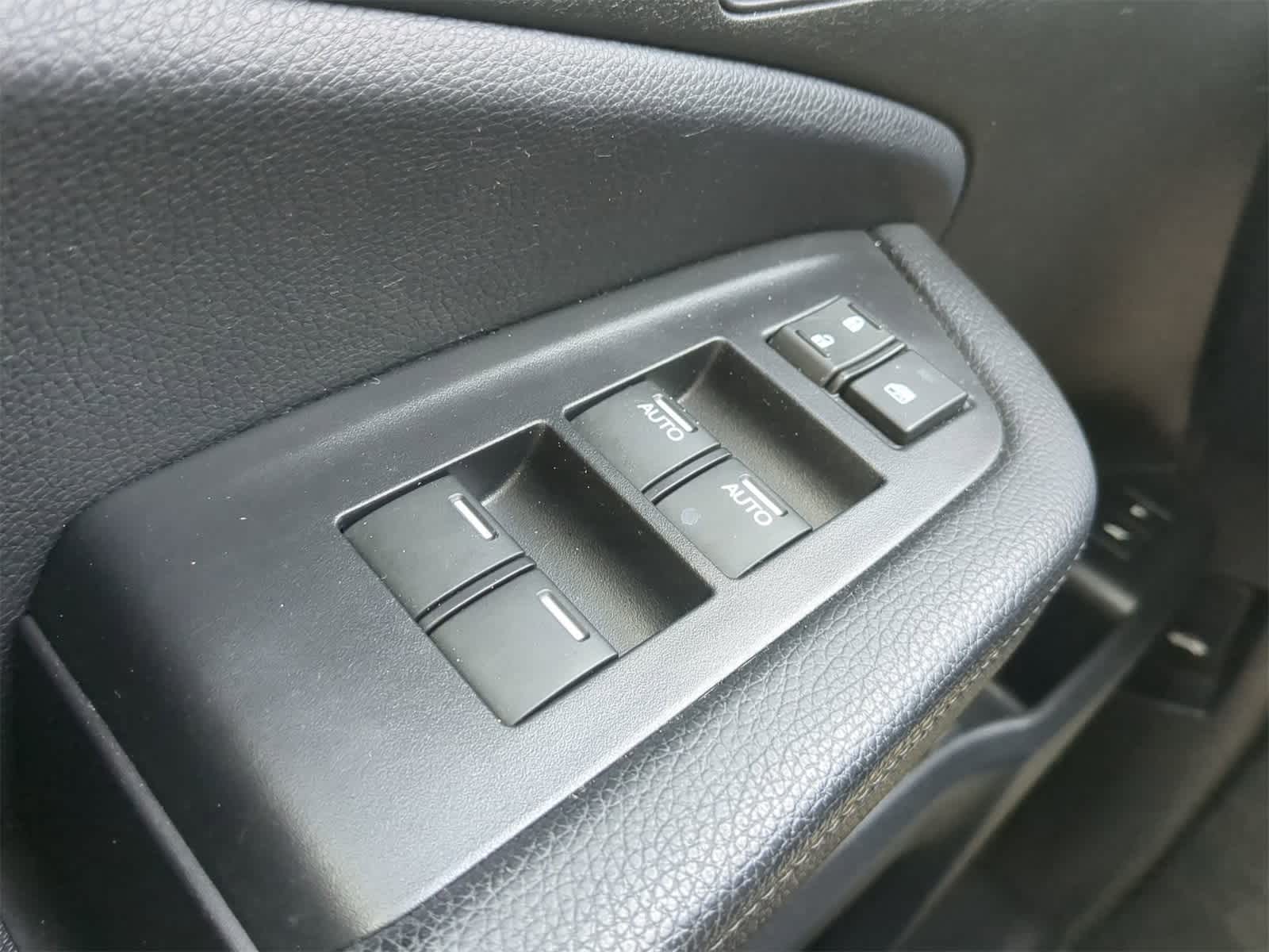 Thumbnail: 2019 Honda Pilot - 23