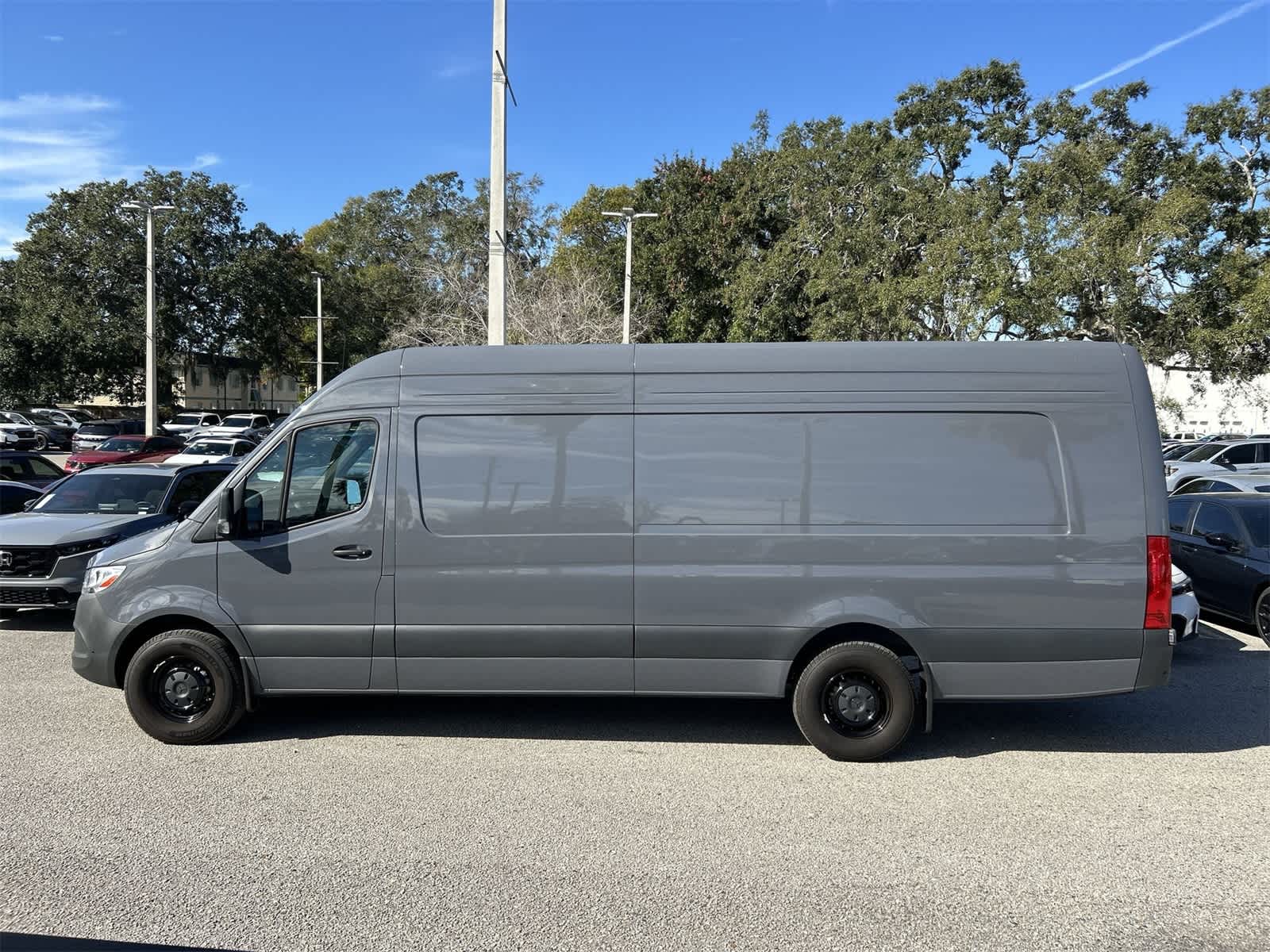 Thumbnail: 2024 Mercedes-Benz Sprinter - 3