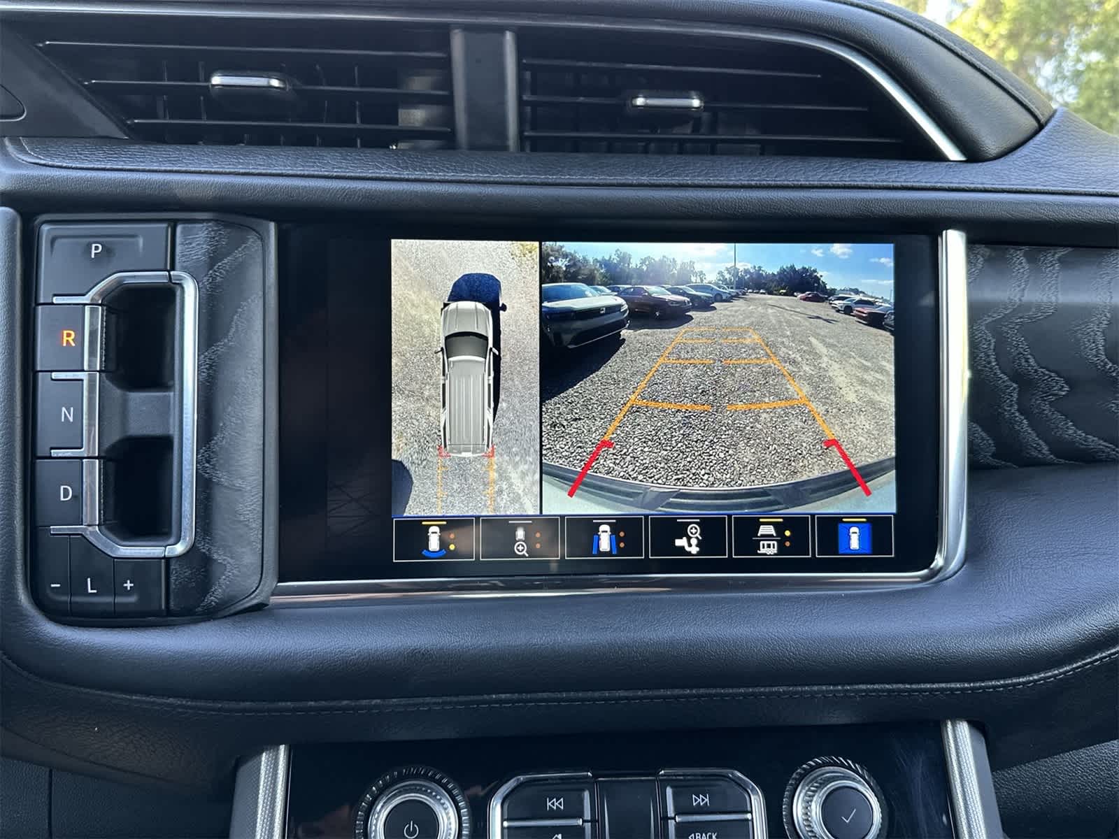 Thumbnail: 2023 GMC Yukon XL - 22