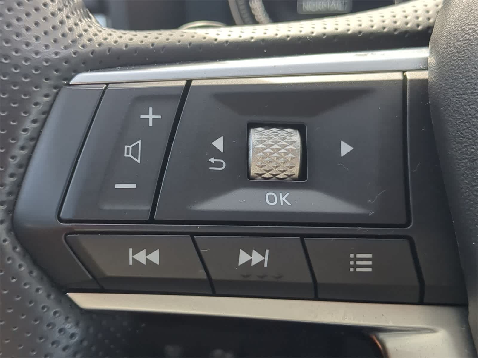 Thumbnail: 2024 Mitsubishi Outlander - 23