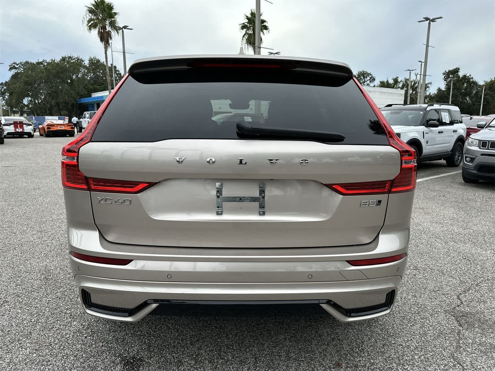 Thumbnail: 2025 Volvo XC60 - 14