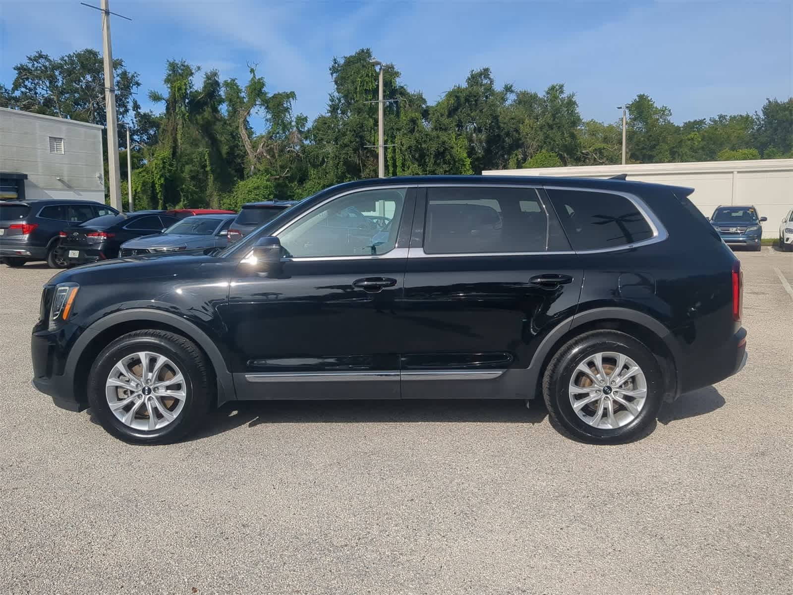 Thumbnail: 2021 Kia Telluride - 3