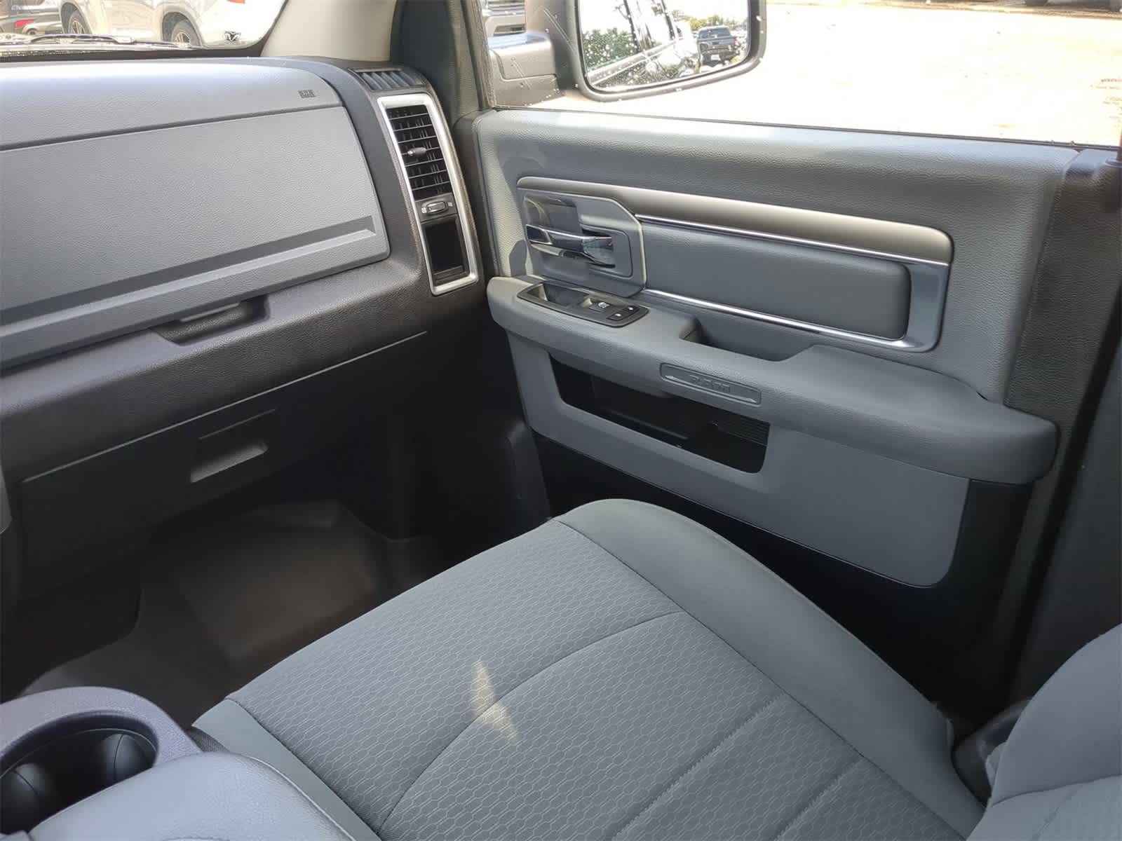 Thumbnail: 2020 RAM 1500 Classic - 16