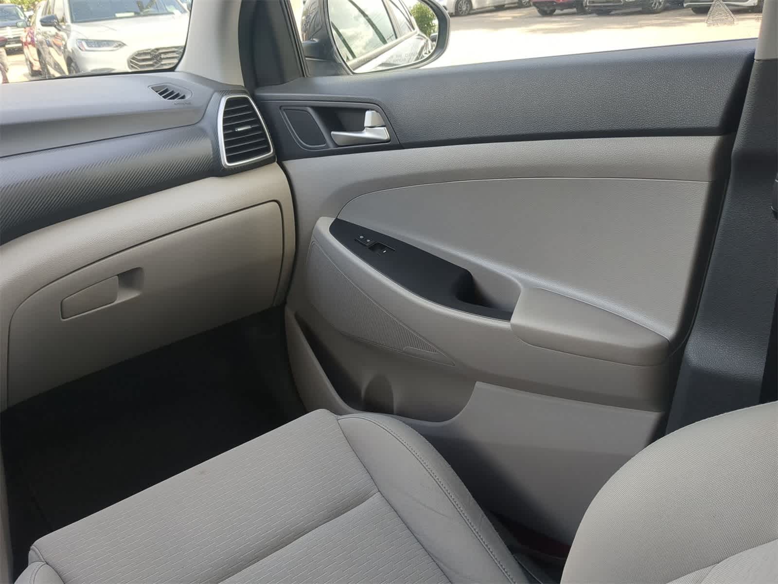 2019 Hyundai Tucson SE 16